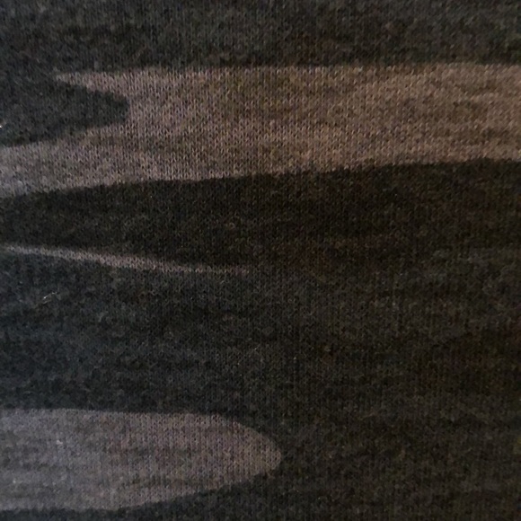🍁4/$15 old navy black and grayCamouflage sweatshirt - Picture 4 of 6